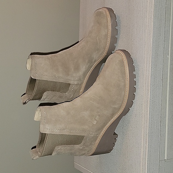 dolce vita suede Slip-On Booties - Picture 2 of 7